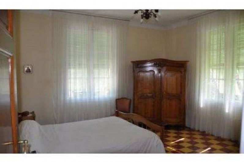 Location de vacances - Villa à Cagnes-sur-Mer - deux fenêtres vues mer et montagnes très ensoleillées du matin au soir