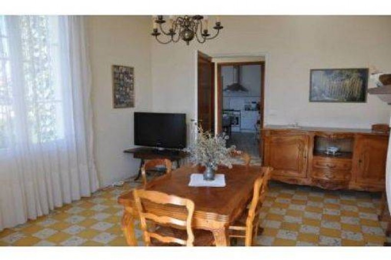 Location de vacances - Villa à Cagnes-sur-Mer - grand séjour ensoleillé donnant sur très vaste hall desservant  les pièces