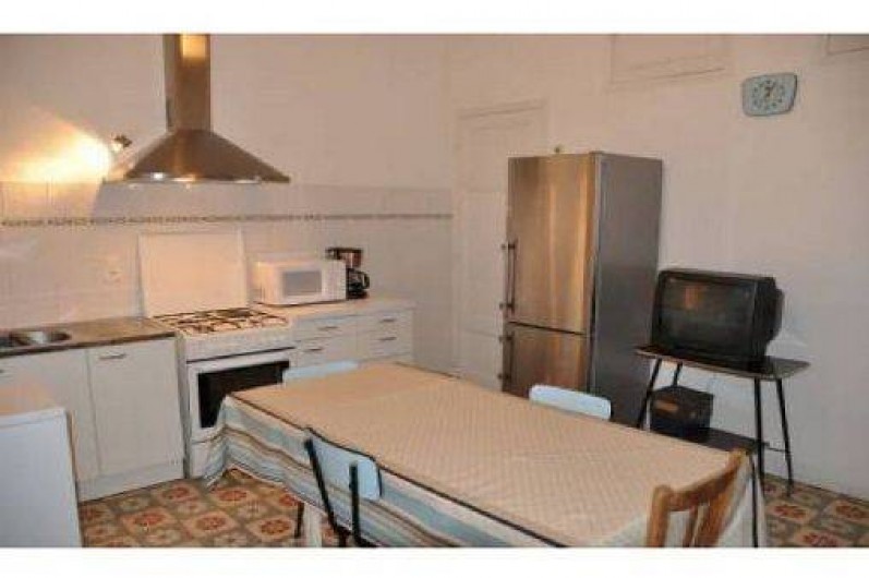 Location de vacances - Villa à Cagnes-sur-Mer - très grande et conviviale cuisine  aménagée (+ustensiles cuisine divers )