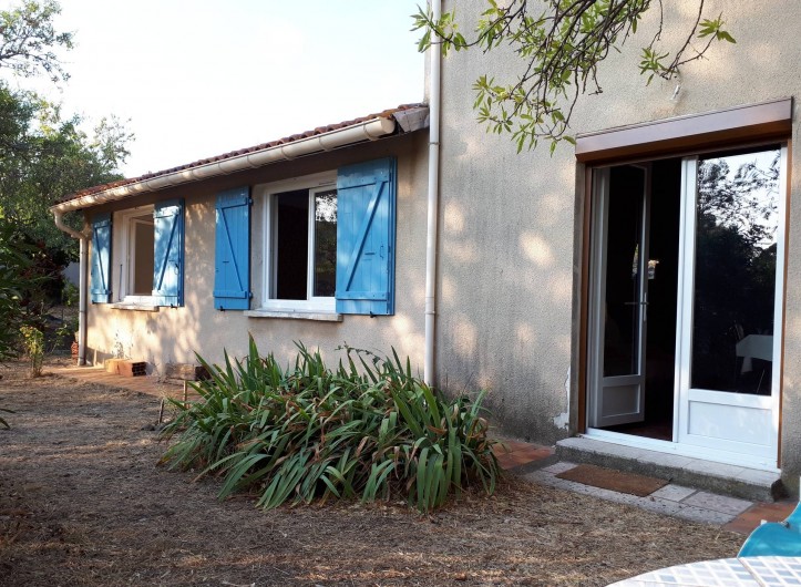 Location de vacances - Maison - Villa à Opoul-Périllos - maison côté jardin