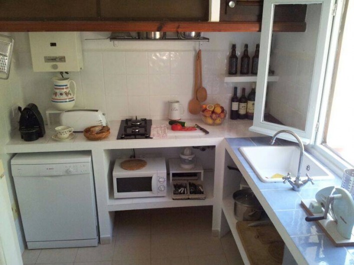 Location de vacances - Villa à Cap de Barbaria - Kitchen. Not in the picture a gas oven, a fridge-freezer and a whashing machine
