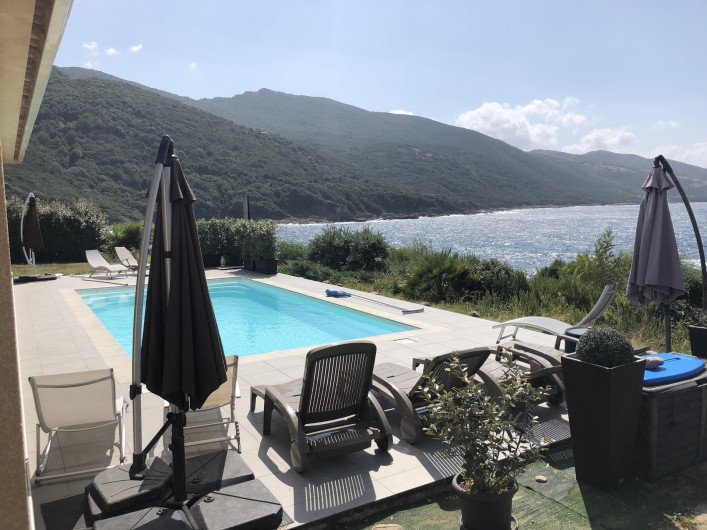 Location de vacances - Villa à Calcatoggio - Terrasse piscine vue mer