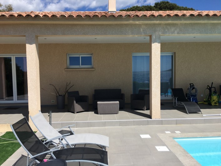 Location de vacances - Villa à Calcatoggio - Salon terrasse