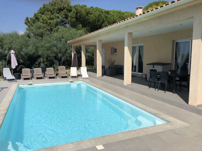 Location de vacances - Villa à Calcatoggio - Terrasse piscine