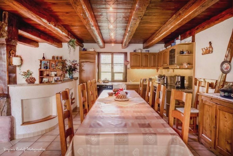 Location de vacances - Villa à Jebsheim - Cuisine séjour avec grande table monastère ..