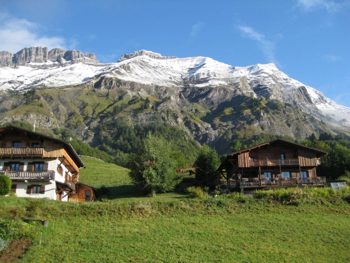 Location de vacances - Studio à La Giettaz - Vue à l'arrière du chalet
