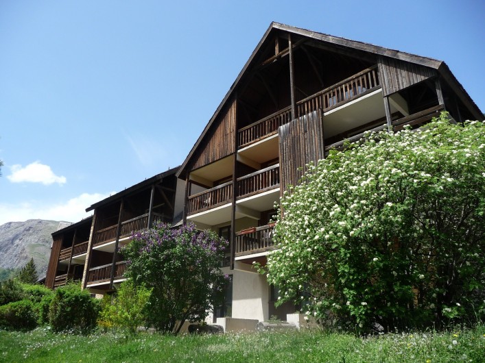 Location de vacances - Appartement à La Grave - la résidence des Balcons de la Meije en été