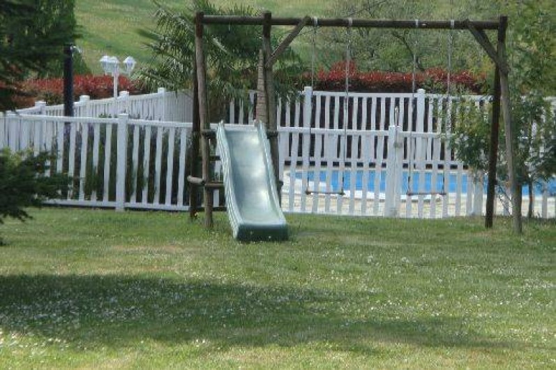 Location de vacances - Maison - Villa à Ornézan - vue du jardin vers piscine