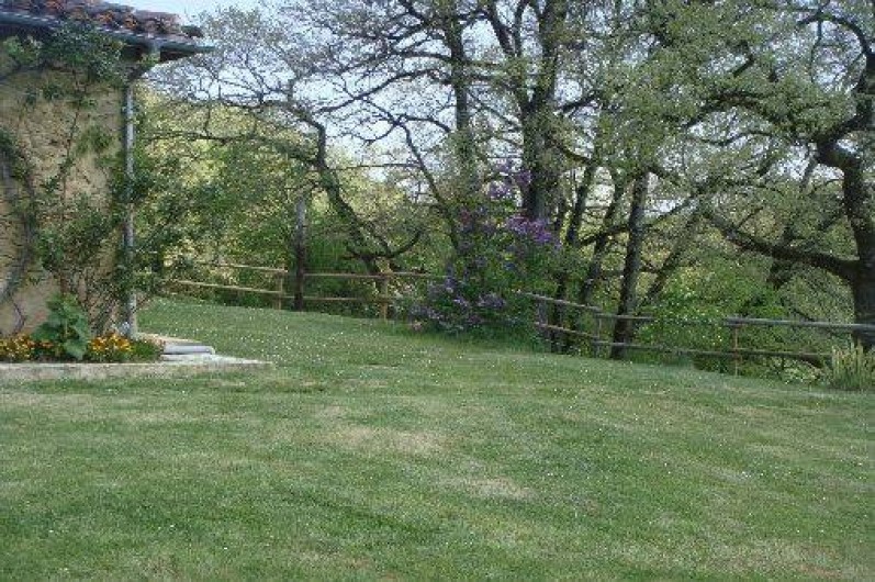 Location de vacances - Maison - Villa à Ornézan - vue depuis le jardin vers les bois