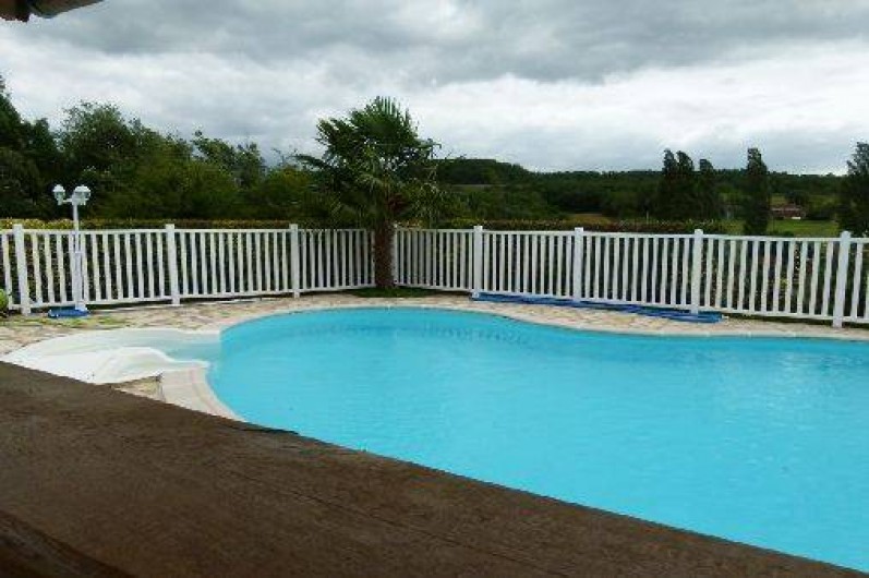 Location de vacances - Maison - Villa à Ornézan - vue vers les pyrénnées depuis la piscine