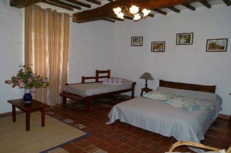 Location de vacances - Maison - Villa à Ornézan - chambre bleue avec un lit simple et un lit double