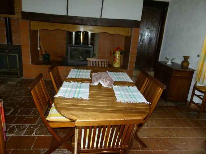 Location de vacances - Maison - Villa à Ornézan - Vue cuisine vers la chambre rose
