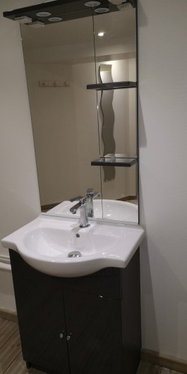 Location de vacances - Appartement à Gérardmer - SDB REZ DE JARDIN