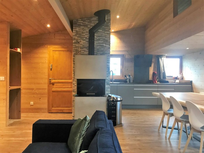 Location de vacances - Chalet à Les Avanchers-Valmorel - cheminée, bois à disposition