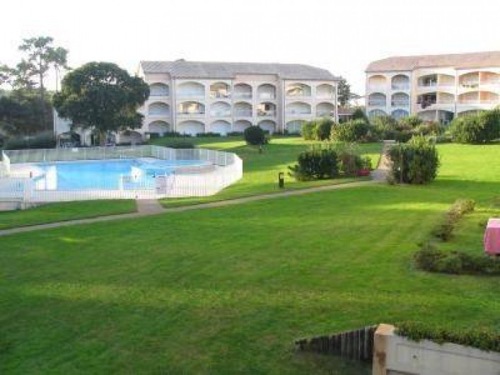 Location de vacances - Appartement à Moliets-et-Maa - Vue d'ensemble côté piscine