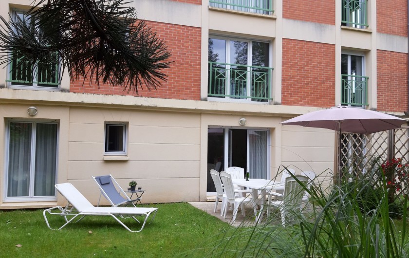 Location de vacances - Appartement à Cabourg - Terrasse et jardin de l'appartement