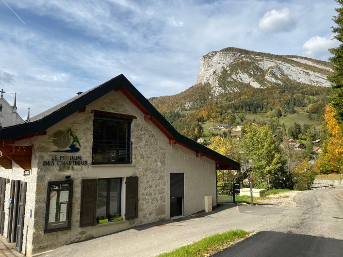 Location de vacances - Gîte à Saint-Pierre-d'Entremont - Le Moulin des Chartreux aux couleurs d'automne