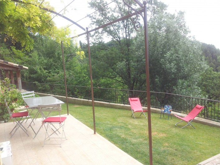 Location de vacances - Appartement à Le Teil - Terrasse et jardin de l'appartement