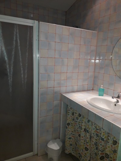 Location de vacances - Chambre d'hôtes à Divajeu - salle d'eau " les tourterelles "