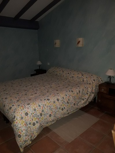 Location de vacances - Chambre d'hôtes à Divajeu - Chambre "les tourterelles "