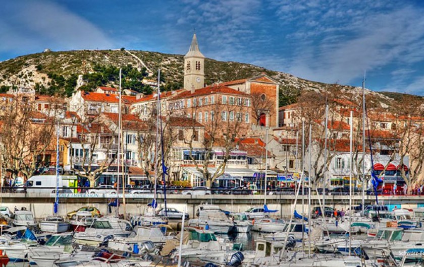 Location de vacances - Villa à Marseille - Vue sur le port de l'Estaque