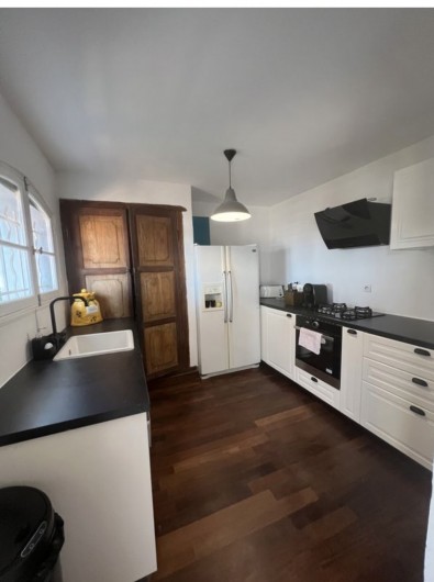 Location de vacances - Villa à Marseille - Cuisine équipée du RDC