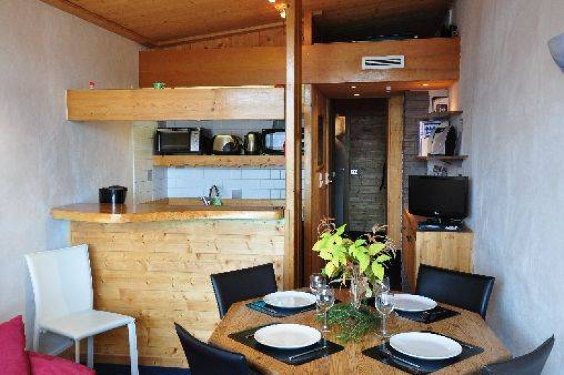 Location de vacances - Studio à Les Arcs - séjour-Cuisine/Bar charlotte Perriand