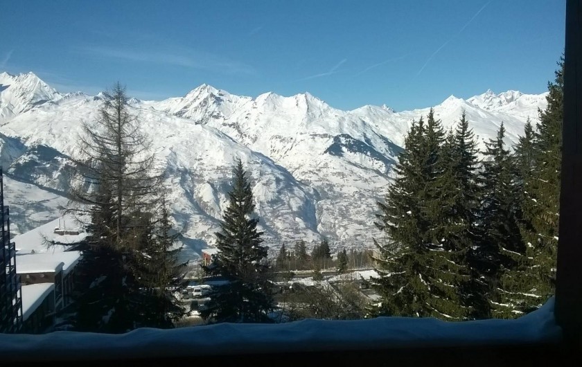Location de vacances - Studio à Les Arcs - Vue partielle confortablement installé dans le canapé