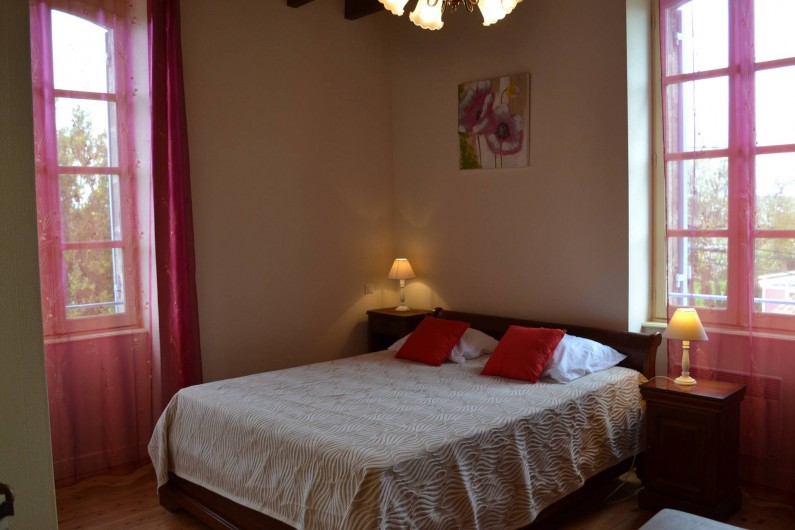 Location de vacances - Gîte à Puysserampion - chambre parents avec lit de 160 cm