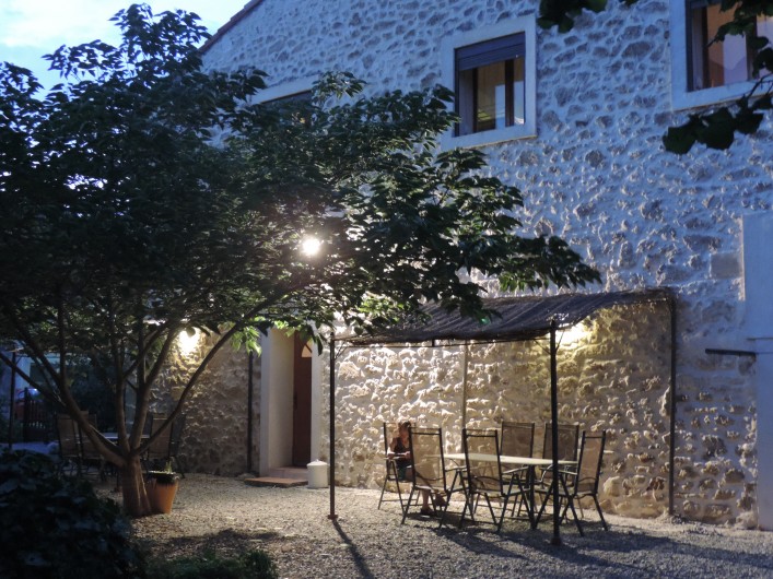 Location de vacances - Gîte à Sallèles-d'Aude - Jardin avec coin repas