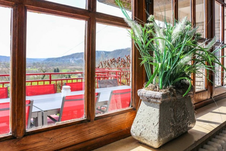 Location de vacances - Chambre d'hôtes à Saint-Sozy - Vue sur la Vallée