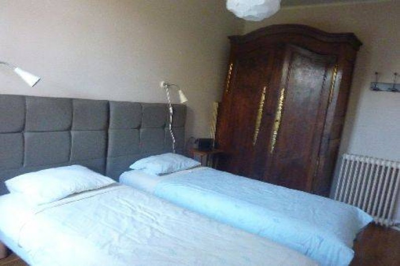 Location de vacances - Appartement à Saint-Malo - Chambre 2 donnant sur jardin Possible réunir les 2 lits en 1 seul de 160x200