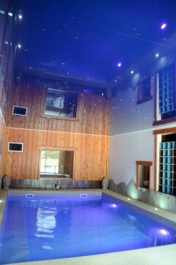 Location de vacances - Chambre d'hôtes à La Salle-les-Alpes - Piscine  intérieure Chauffée balnéo