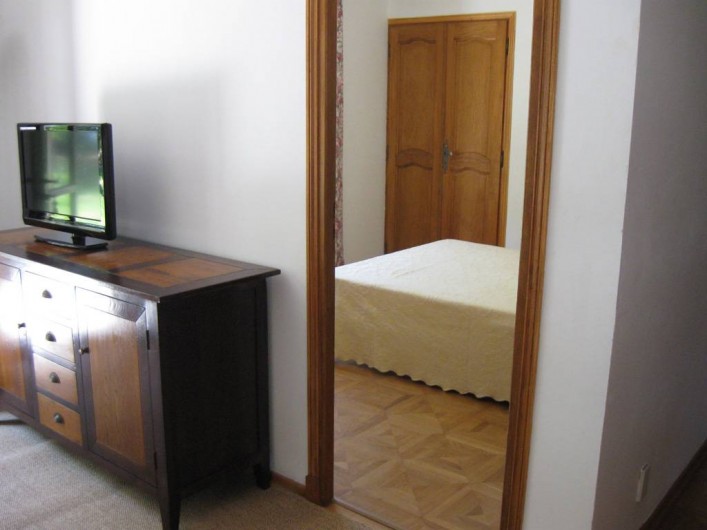 Location de vacances - Appartement à Gattières - Vue sur la chambre avec lit double