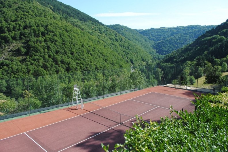 Location de vacances - Gîte à Lacrouzette - Hameau de Thouy - Tarn -      Sidobre en Occitanie Gite La Vallée  tennis