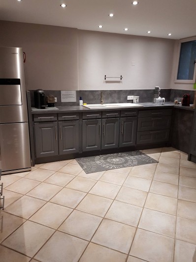 Location de vacances - Mas à L'Isle-sur-la-Sorgue - Cuisine avec grand frigo américain