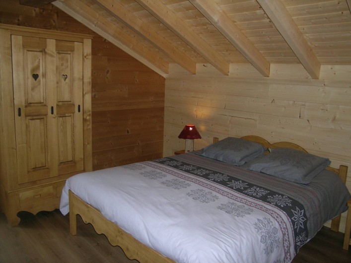 Location de vacances - Chambre d'hôtes à Septmoncel - Chambre 2 étage avec petit balcon