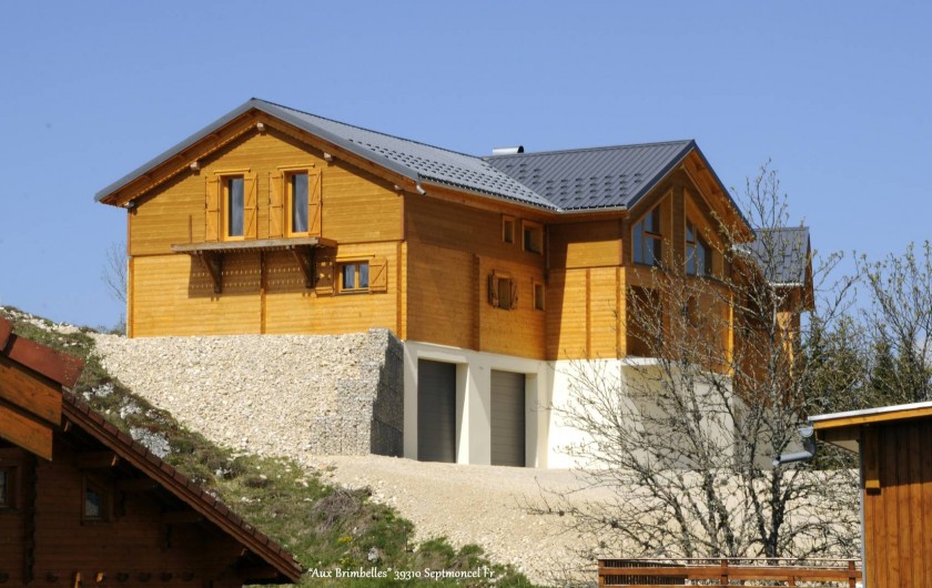 Location de vacances - Chambre d'hôtes à Septmoncel - Entrée chalet Aux Brimbelles