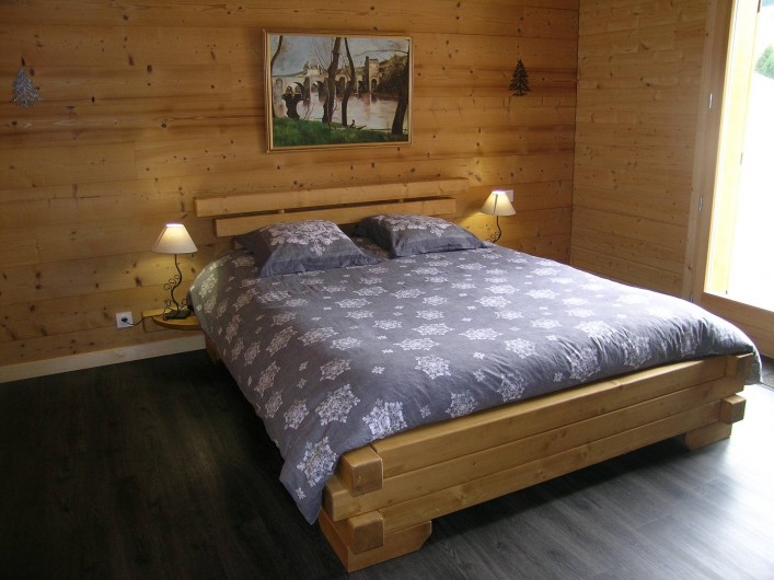 Location de vacances - Chambre d'hôtes à Septmoncel - Chambre  RDC 4 personnes avec lit 160x200 et 2 lits de 90 côté Sud