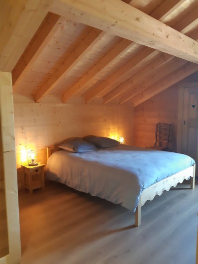 Location de vacances - Chambre d'hôtes à Septmoncel - Chambre étage 3 personnes avec lit 160x200 et lit de 90 petit balcon