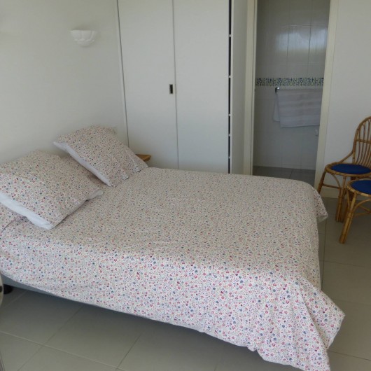 Location de vacances - Appartement à Soorts-Hossegor - appartement n°1: chambre  lit double, exposition  Ouest + salle de douche