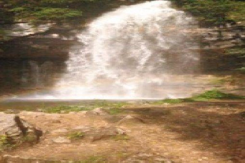 Location de vacances - Gîte à Saint-Pierre - la première cascade du hérisson avec de l' eau