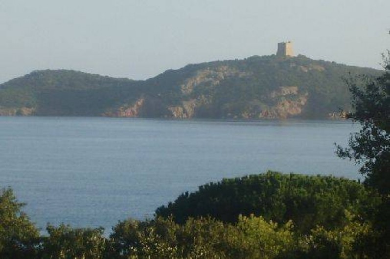 Location de vacances - Villa à Sainte-Lucie de Porto-Vecchio - Vue panoramique de la maison / Façade sud est vue sur le golfe de Pinarello