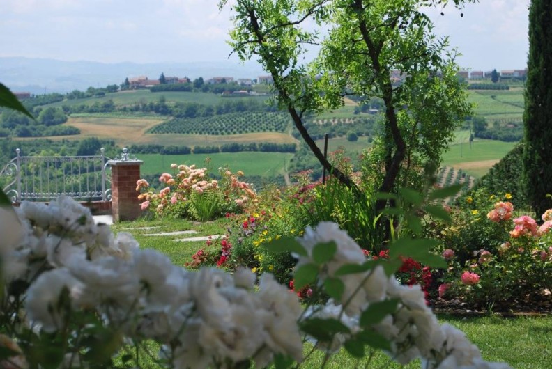 Location de vacances - Chambre d'hôtes à Govone - Jardin et vue