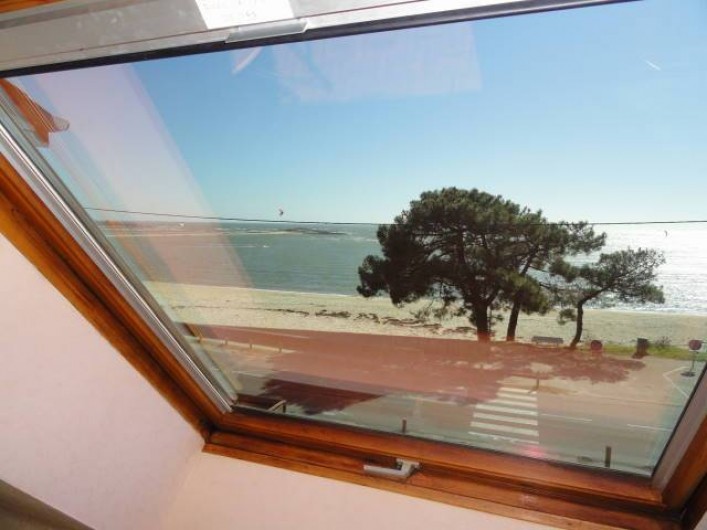 Location de vacances - Appartement à La Trinité-sur-Mer - Vue velux chambre duplex plage Men Du