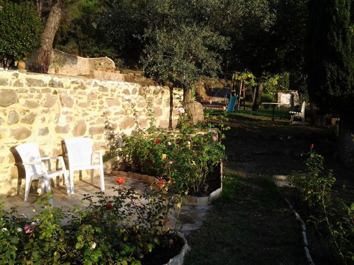 Location de vacances - Mas à Piégon - Petite Terrasse intime