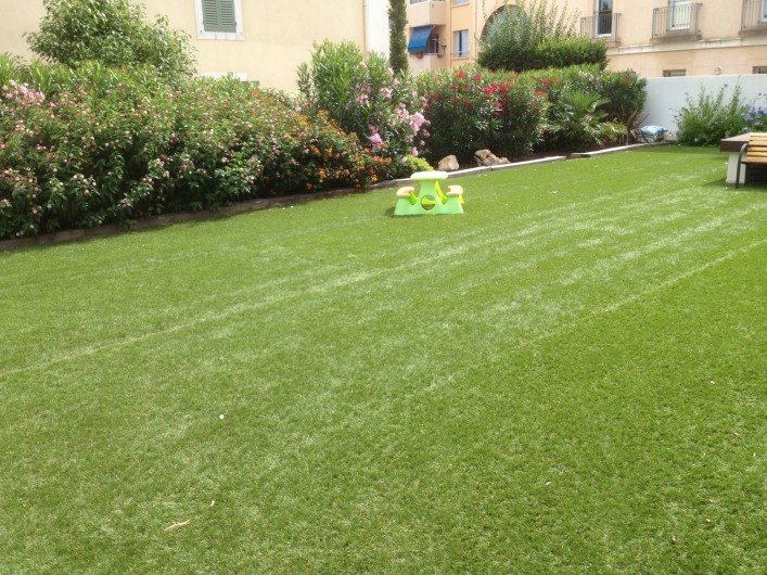 Location de vacances - Appartement à Sanary-sur-Mer - CAP SUD :  un jardin très apprécié aussi des enfants