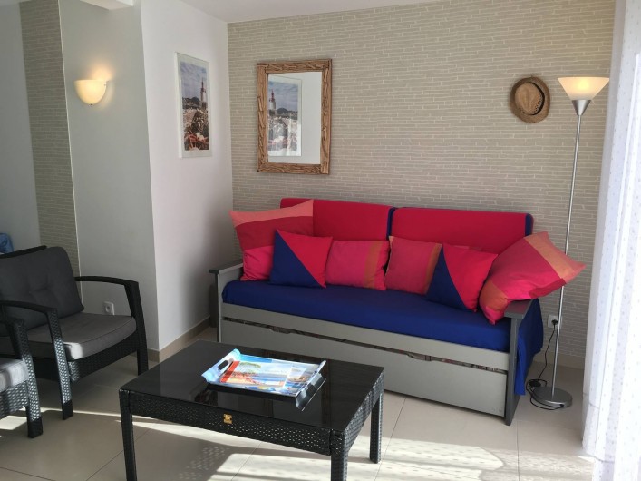 Location de vacances - Appartement à Sanary-sur-Mer - CAP SUD - Le canapé du salon