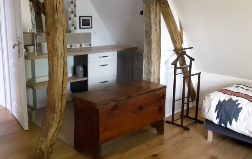 Location de vacances - Gîte à Bosville - chambre 2 lits 90 coin lavabo