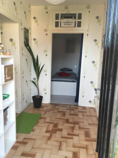 Location de vacances - Gîte à Angé - Entrée plus visuel de la Chambre numéro 3 composée d'un lit simple